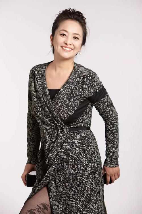 李勤勤爆料小燕视频,揭秘娱乐圈不为人知的一面